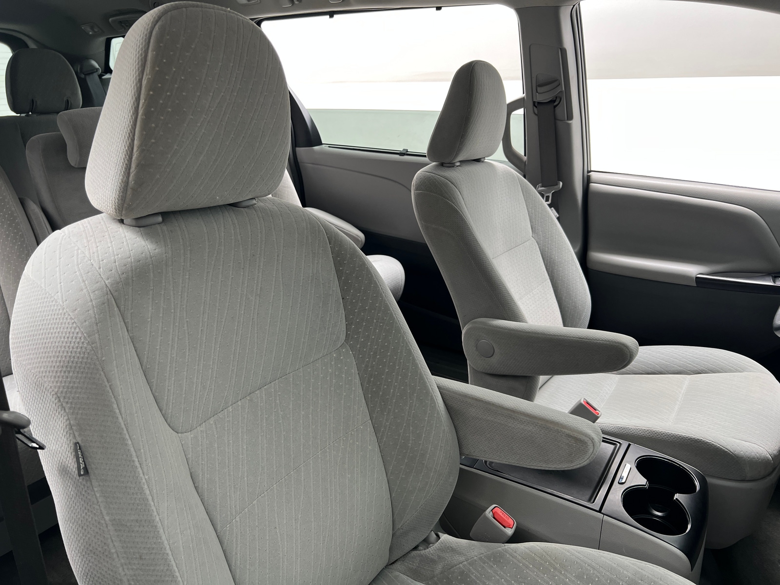 Thumbnail: 2018 Toyota Sienna - 2