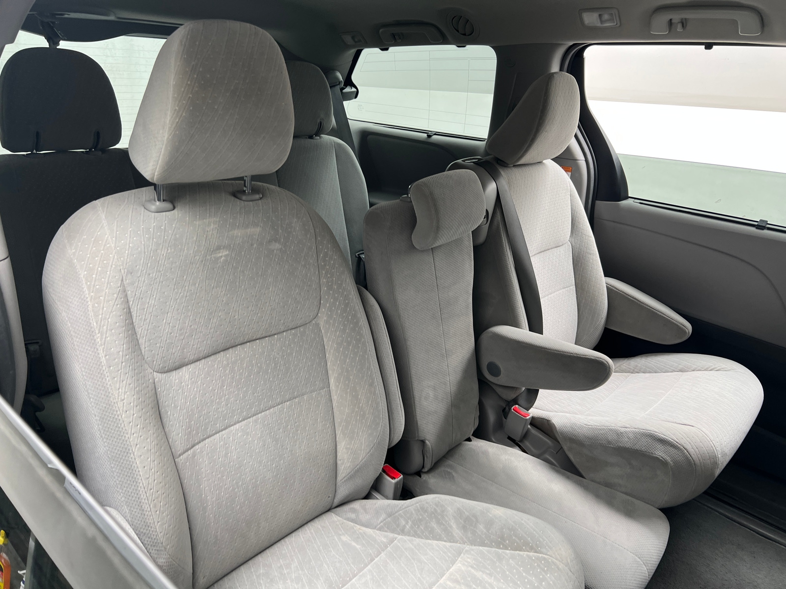 Thumbnail: 2018 Toyota Sienna - 6