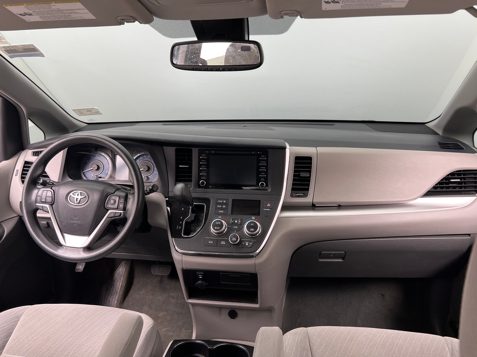 Thumbnail: 2018 Toyota Sienna - 3