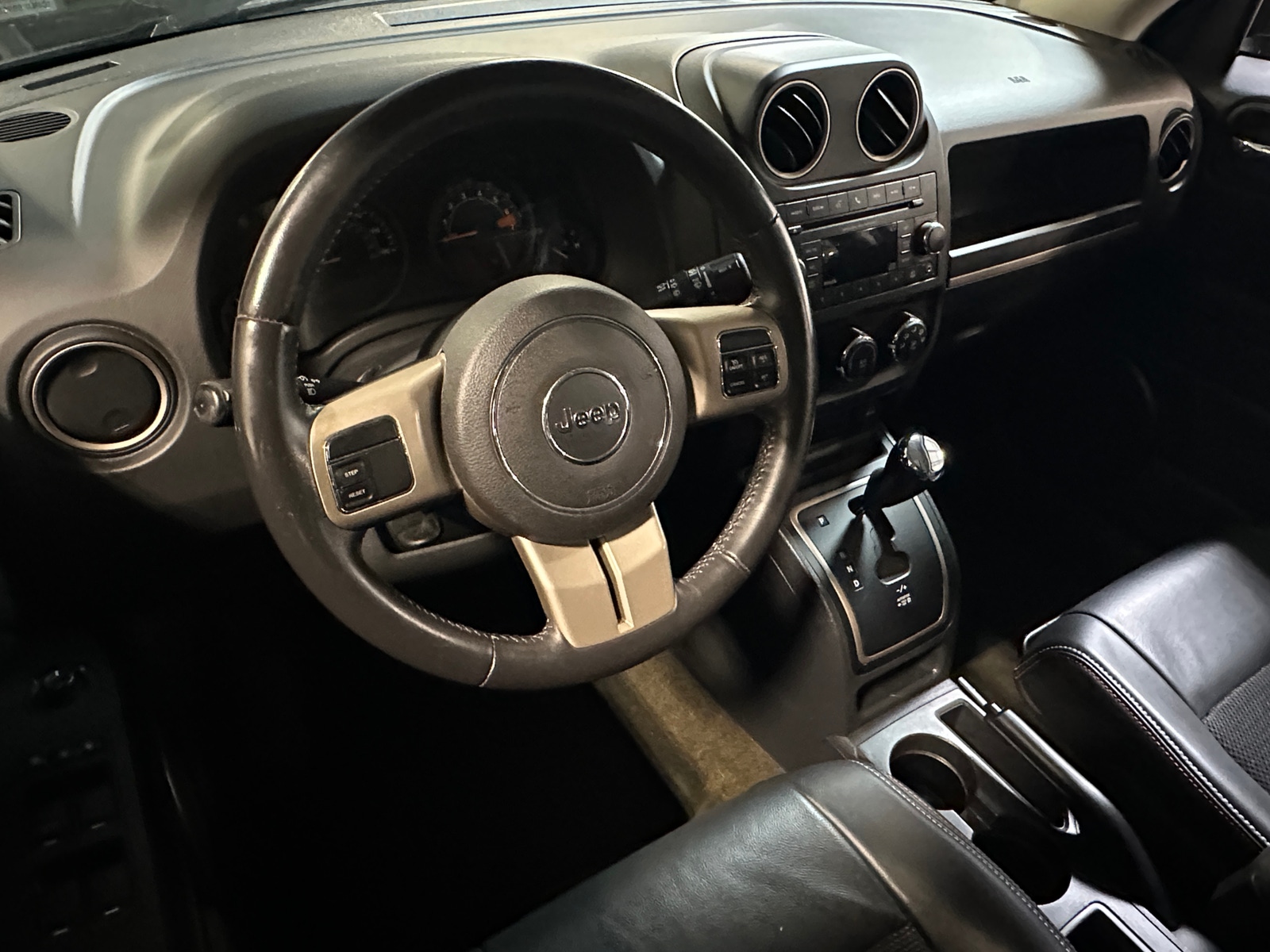 Thumbnail: 2016 Jeep Patriot - 3