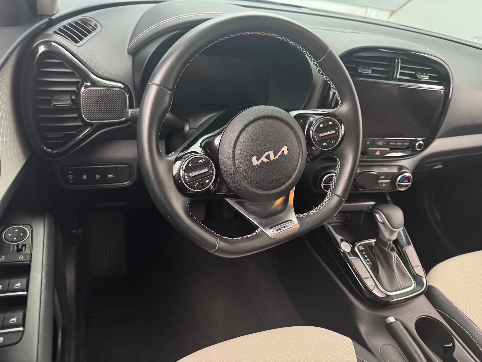 Thumbnail: 2023 Kia Soul - 5