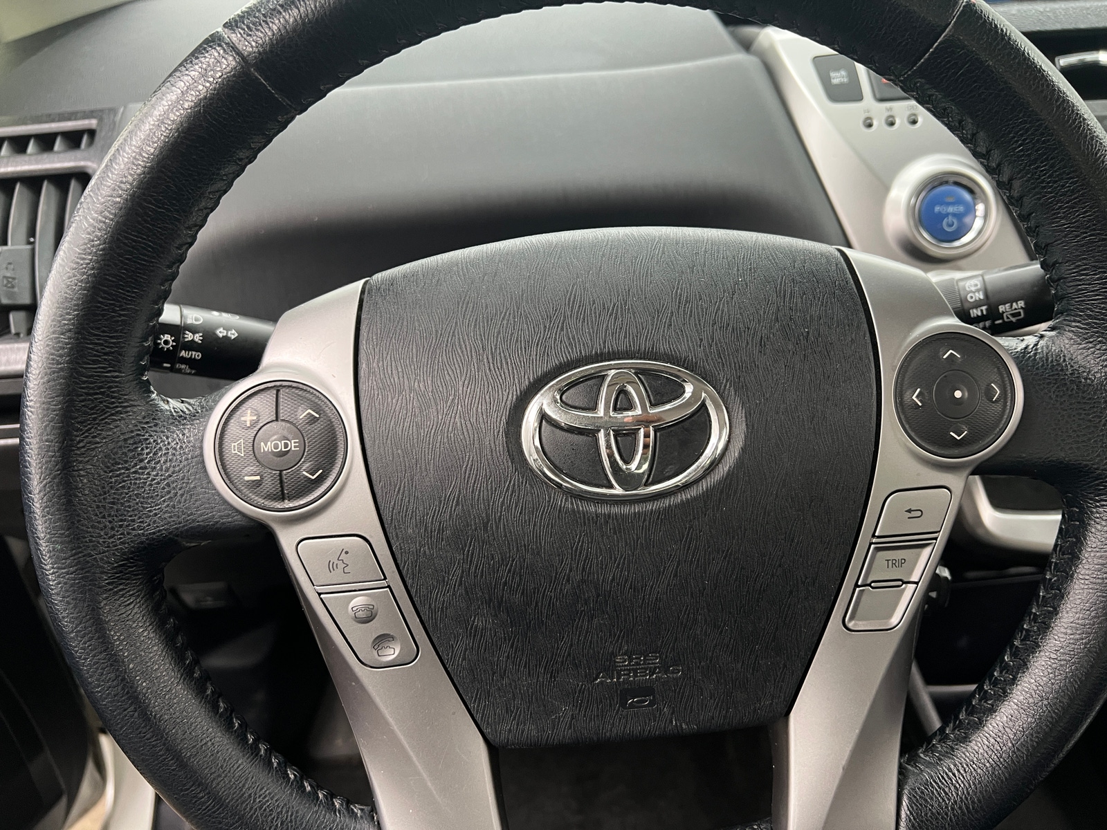 Thumbnail: 2015 Toyota Prius v - 4