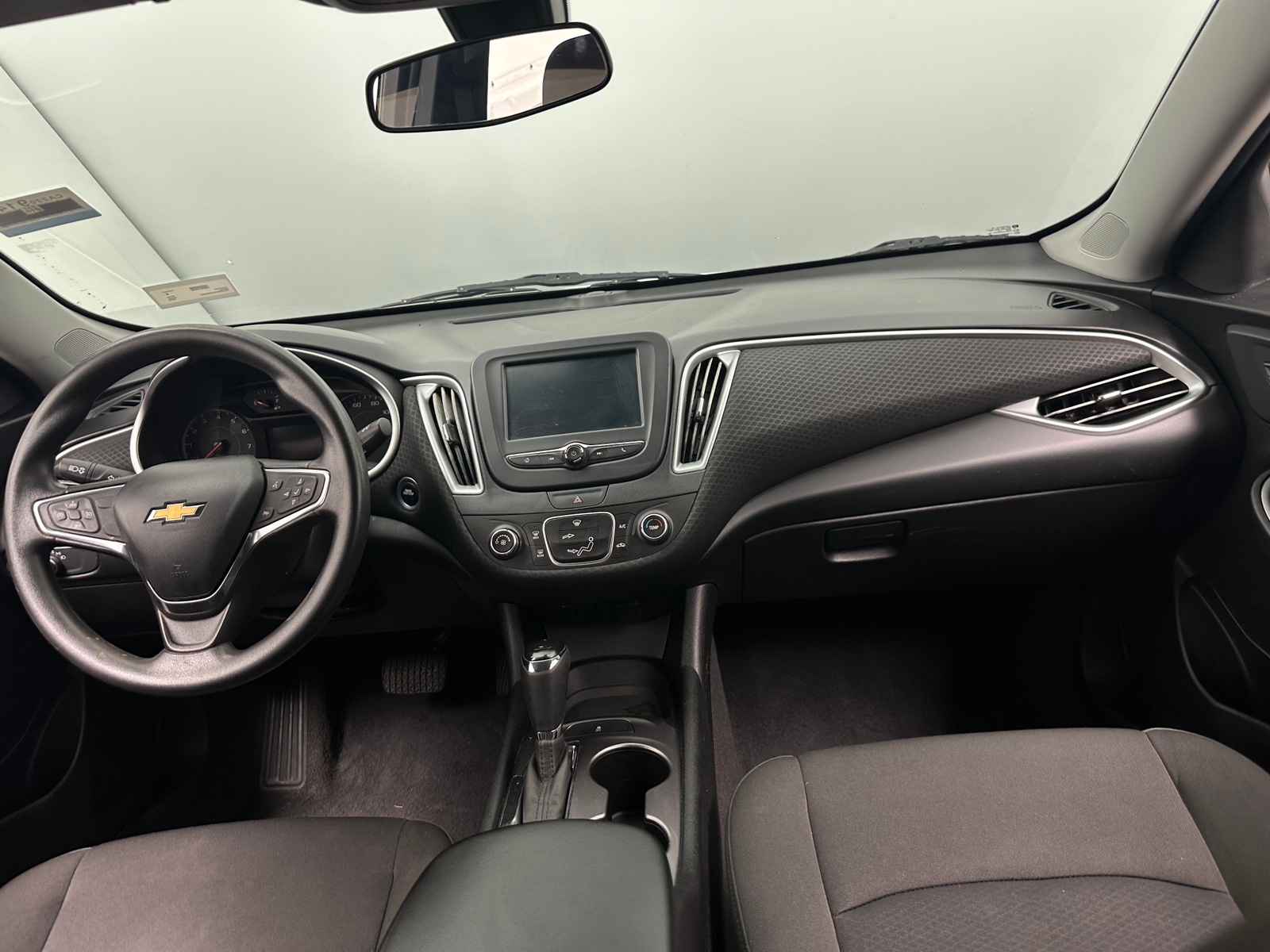 Thumbnail: 2018 Chevrolet Malibu - 3