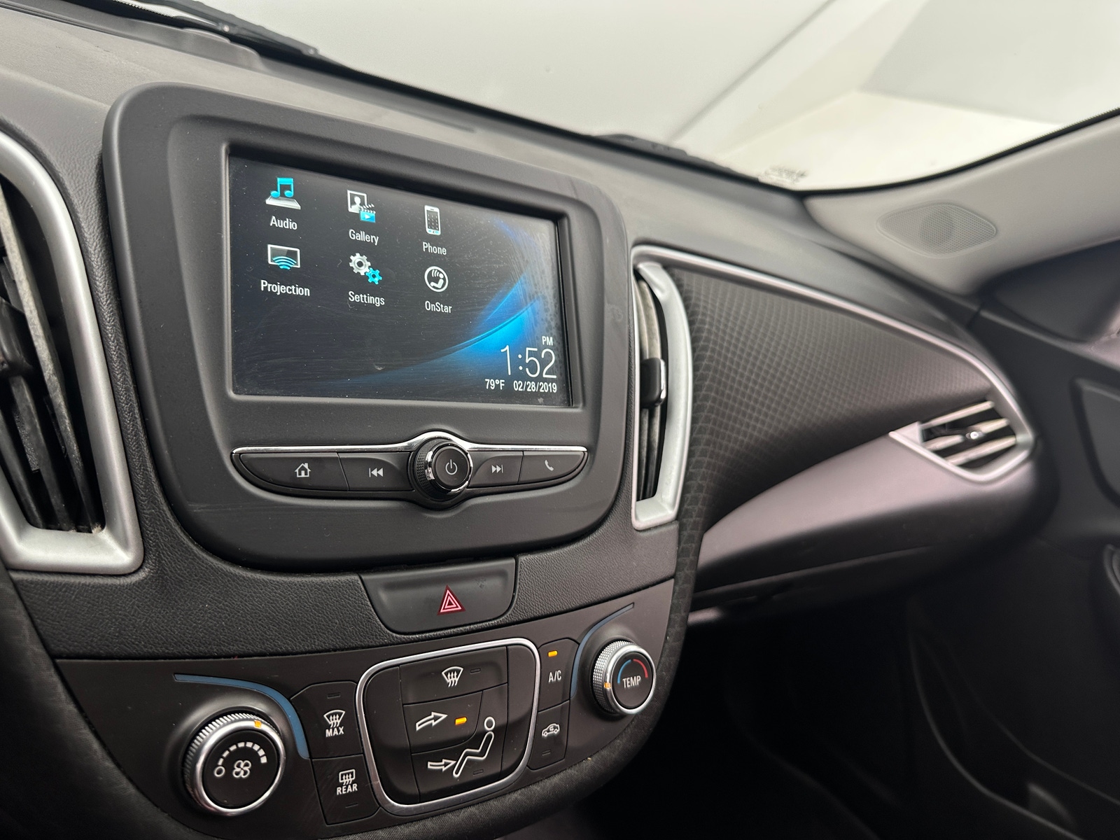 Thumbnail: 2018 Chevrolet Malibu - 4
