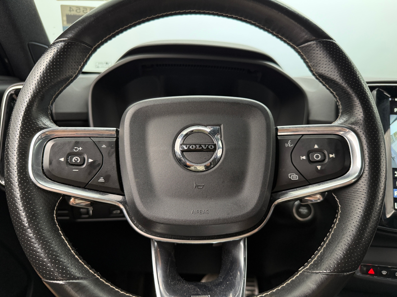 Thumbnail: 2019 Volvo XC40 - 4