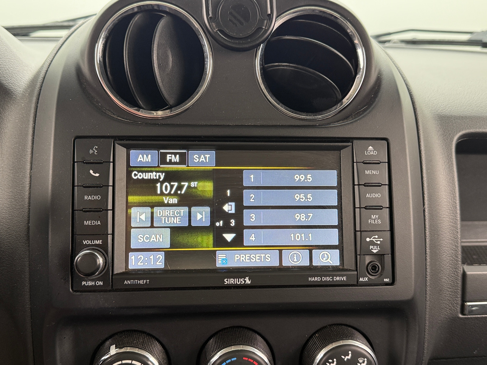 Thumbnail: 2017 Jeep Patriot - 3