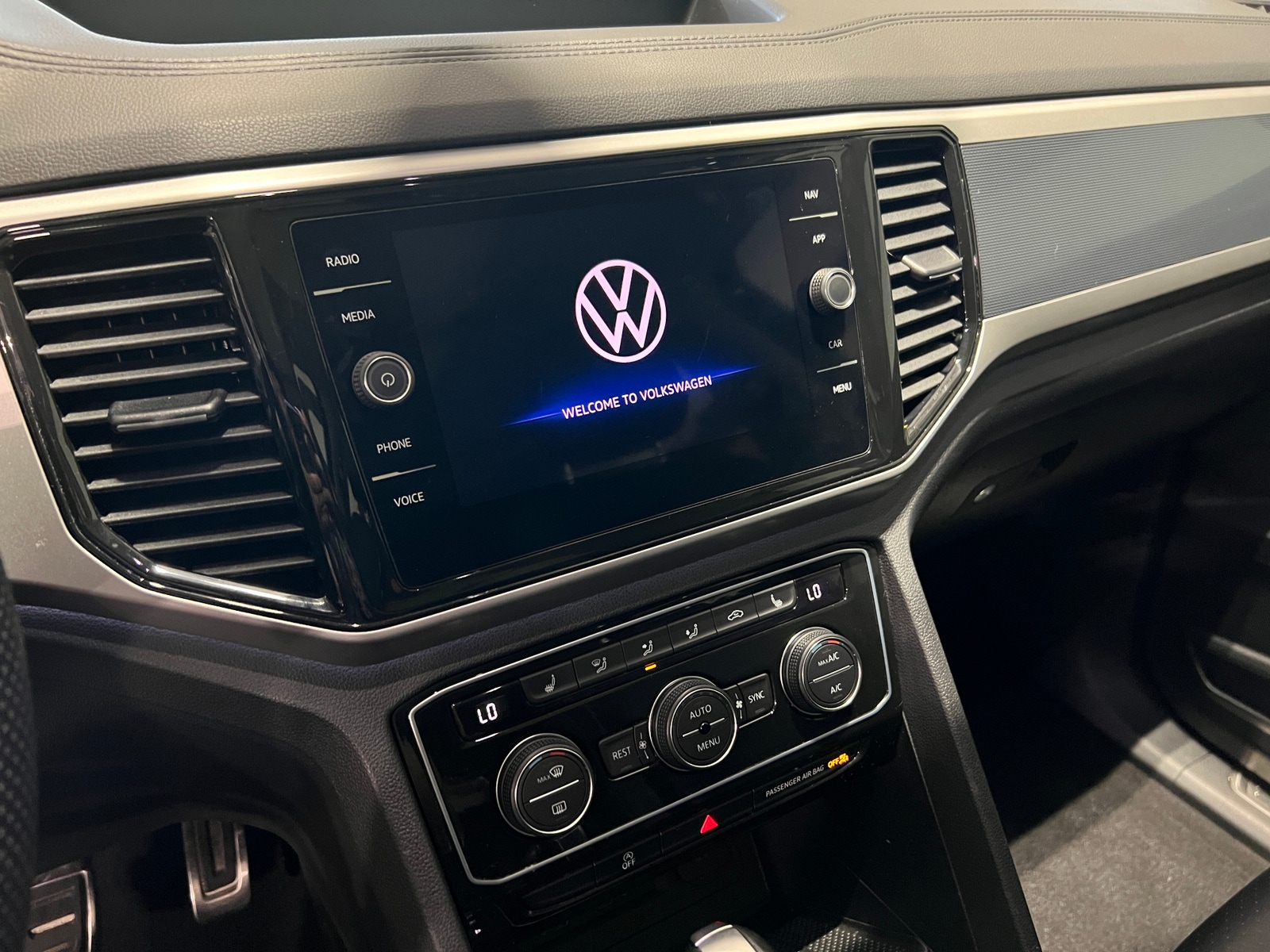 Thumbnail: 2021 Volkswagen Atlas - 3