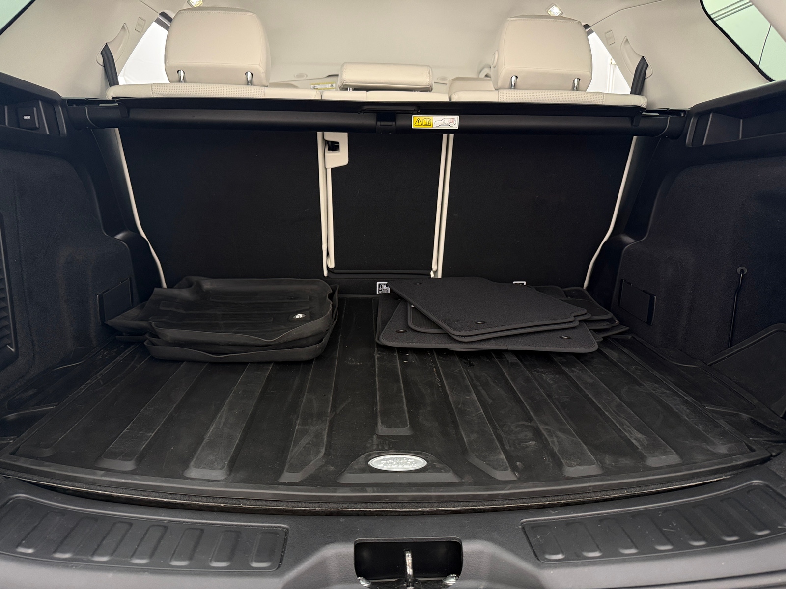 Thumbnail: 2022 Land Rover Discovery Sport - 6