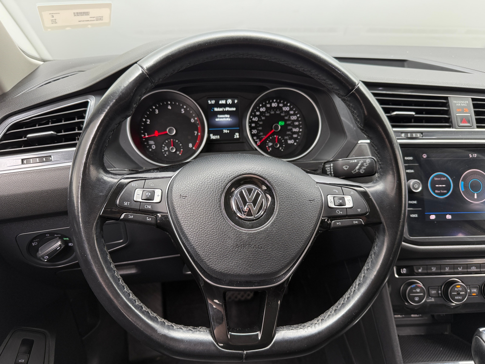 Thumbnail: 2018 Volkswagen Tiguan - 4