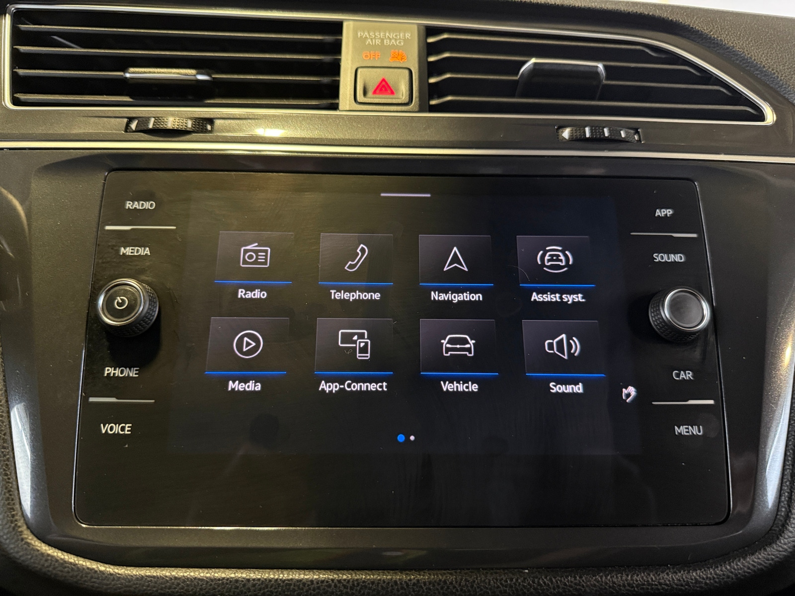 Thumbnail: 2024 Volkswagen Tiguan - 3