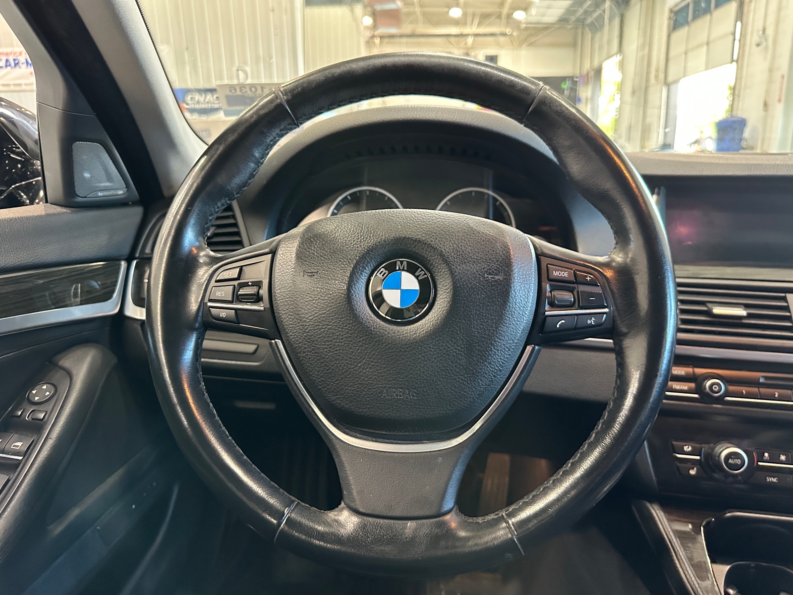 Thumbnail: 2014 BMW 5 Series - 4