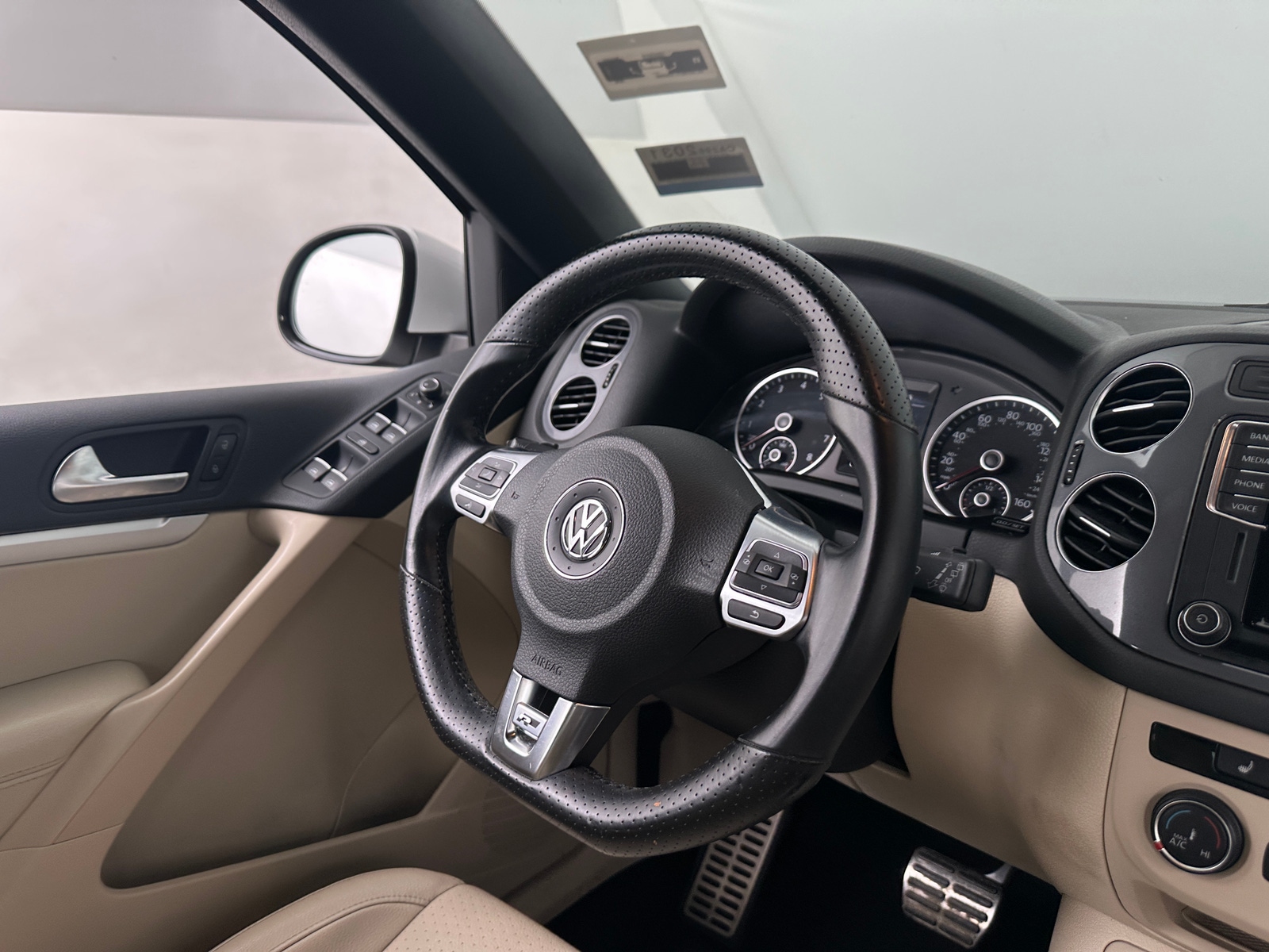 Thumbnail: 2016 Volkswagen Tiguan - 4