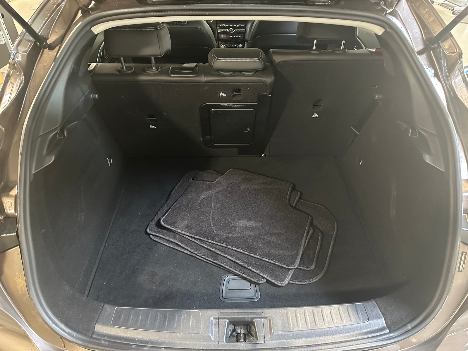 Thumbnail: 2019 INFINITI QX30 - 6
