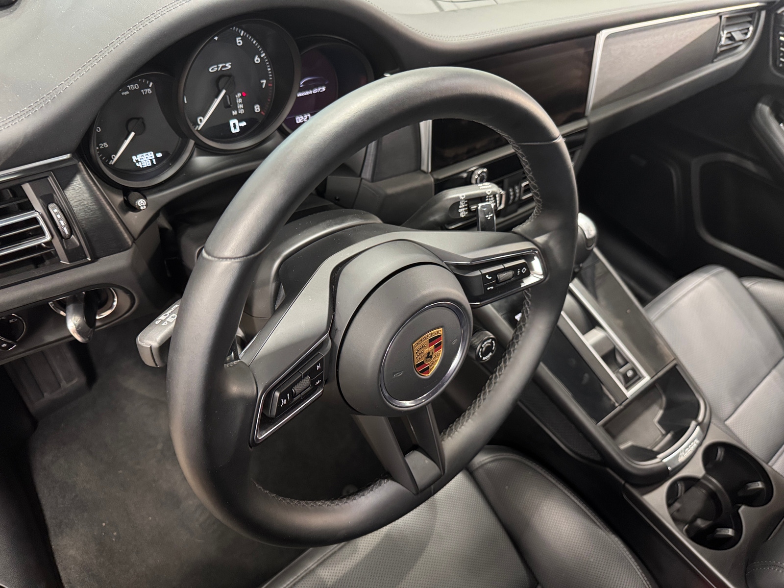 Thumbnail: 2022 Porsche Macan - 2