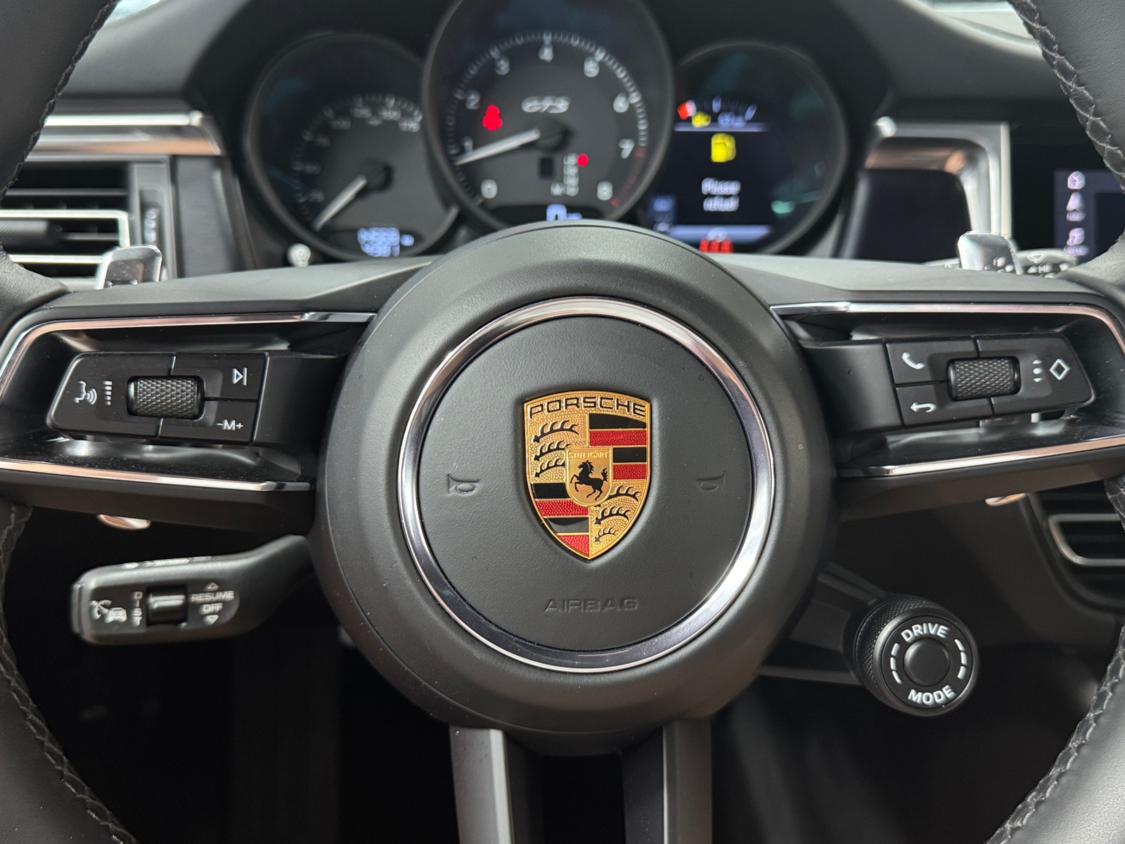 Thumbnail: 2022 Porsche Macan - 4
