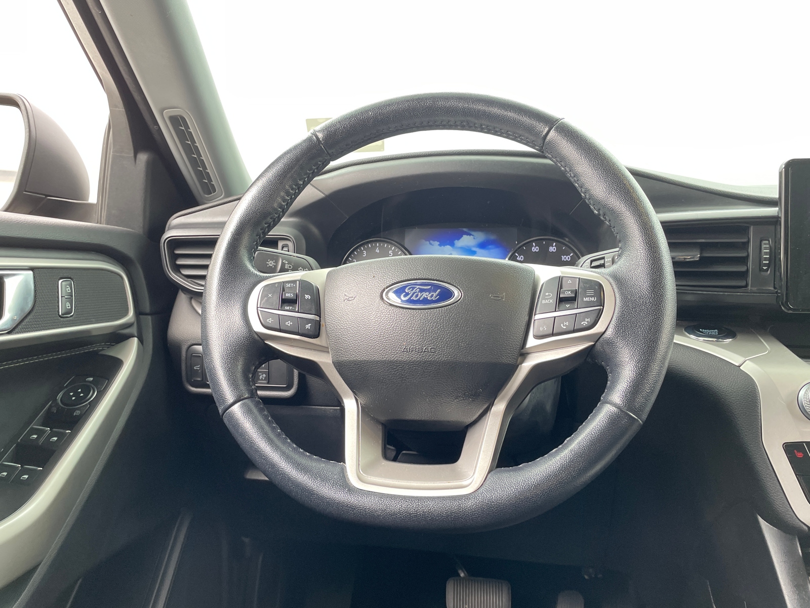 Thumbnail: 2022 Ford Explorer - 5