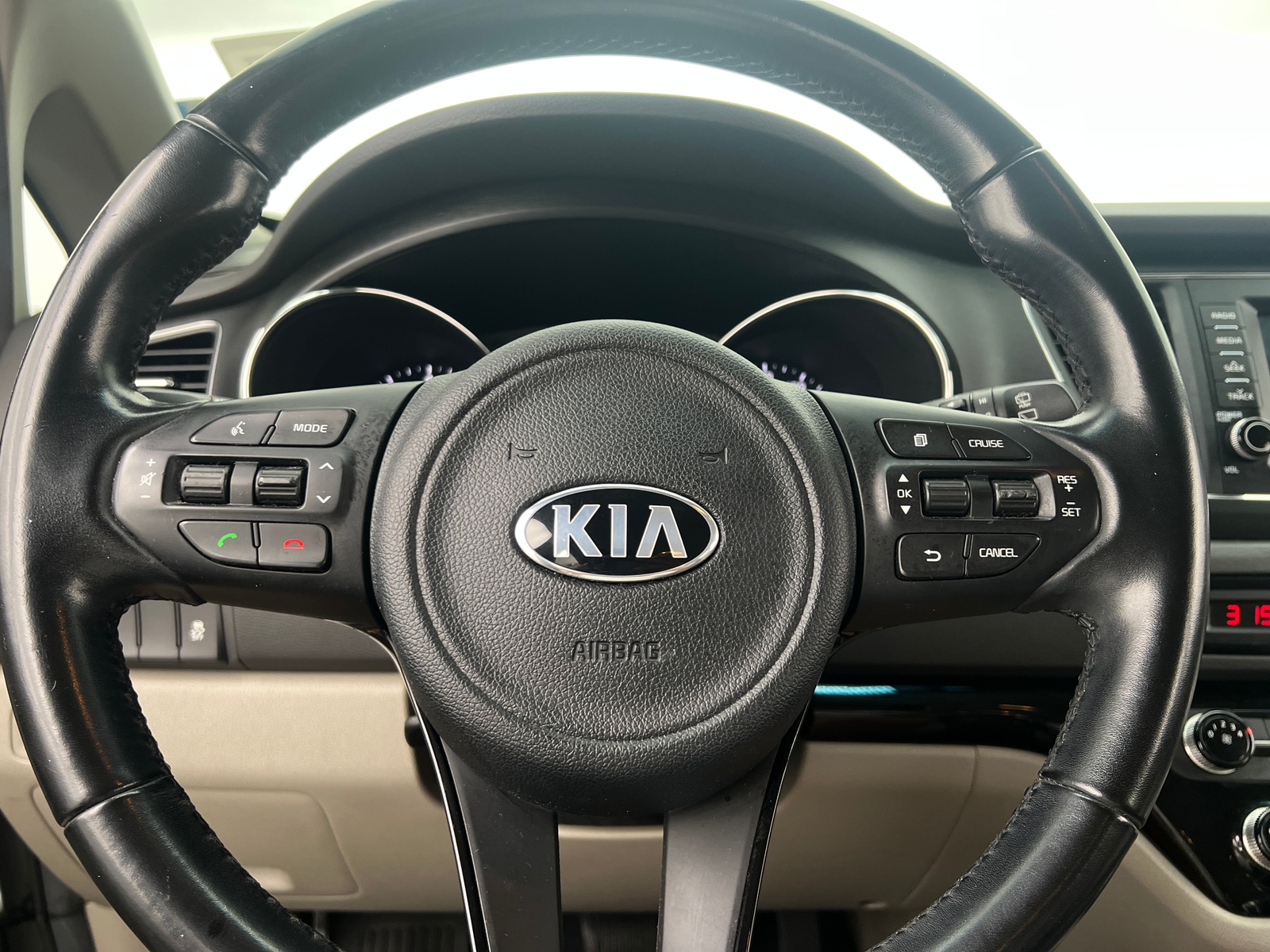 Thumbnail: 2017 Kia Sedona - 4