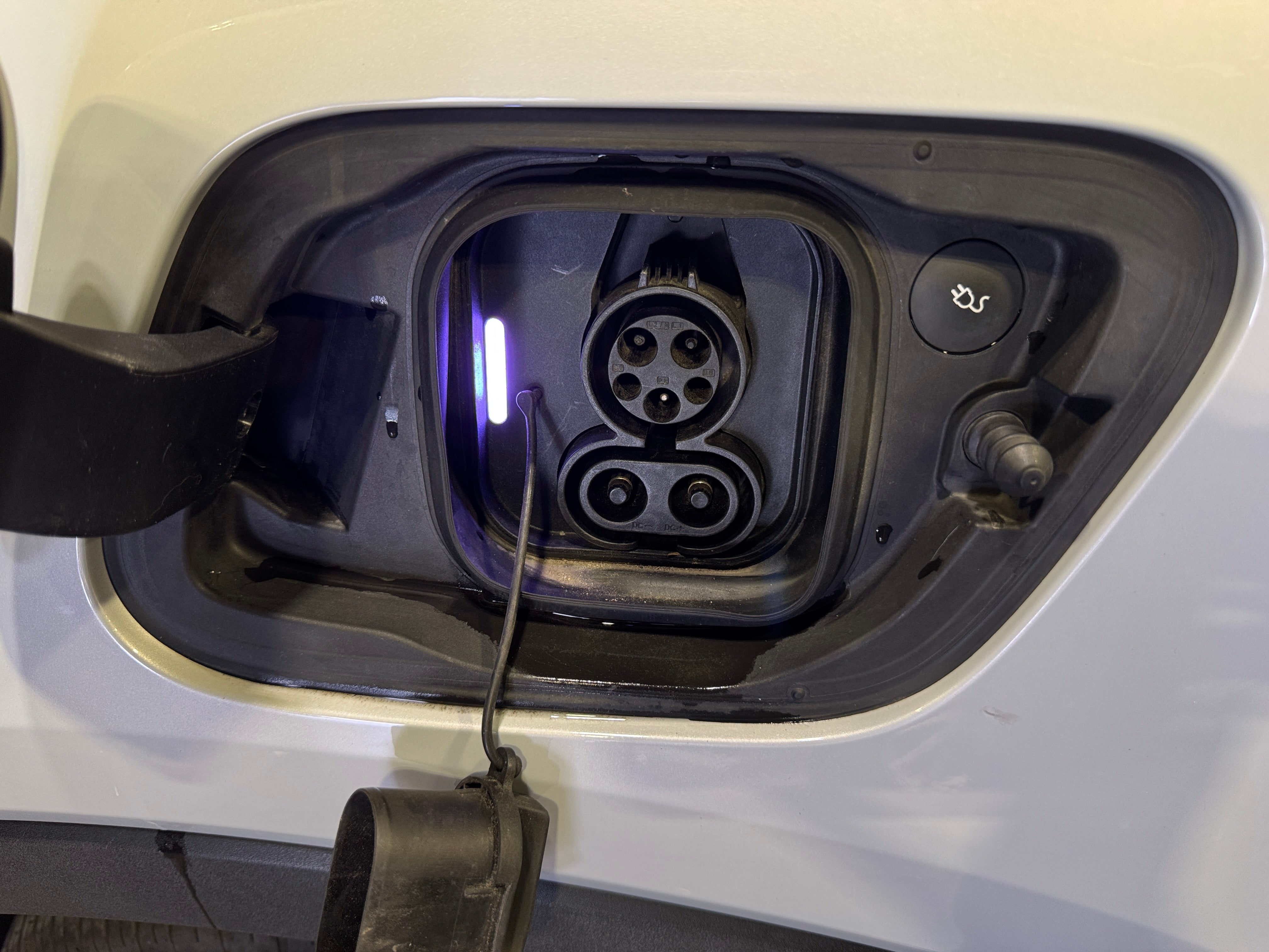 Used 2021 Volvo XC40 Recharge with VIN YV4ED3UR1M2527329 for sale in Oak Creek, WI