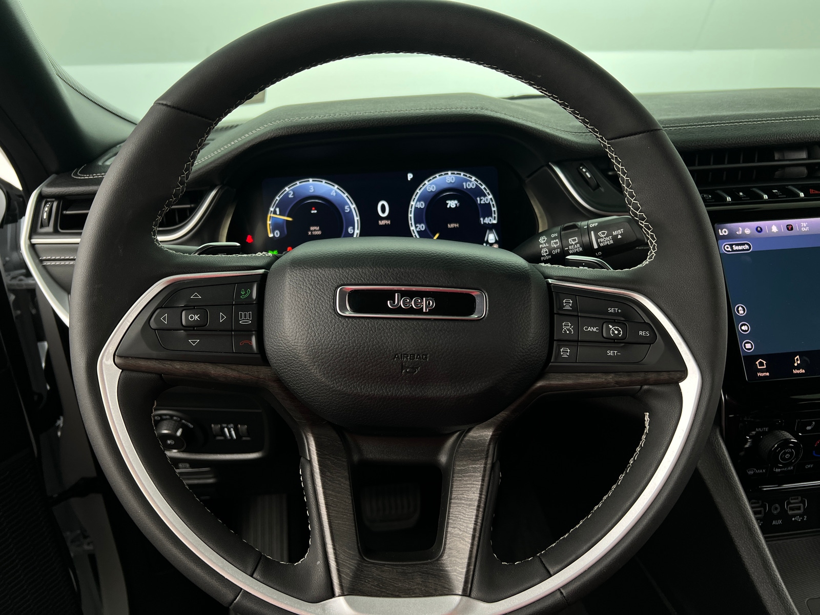 Thumbnail: 2024 Jeep Grand Cherokee L - 4