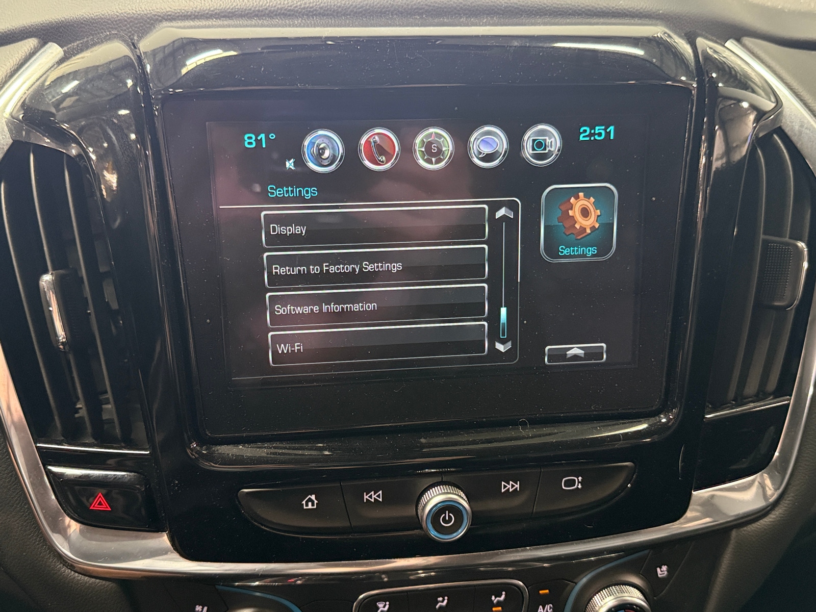 Thumbnail: 2018 Chevrolet Traverse - 3