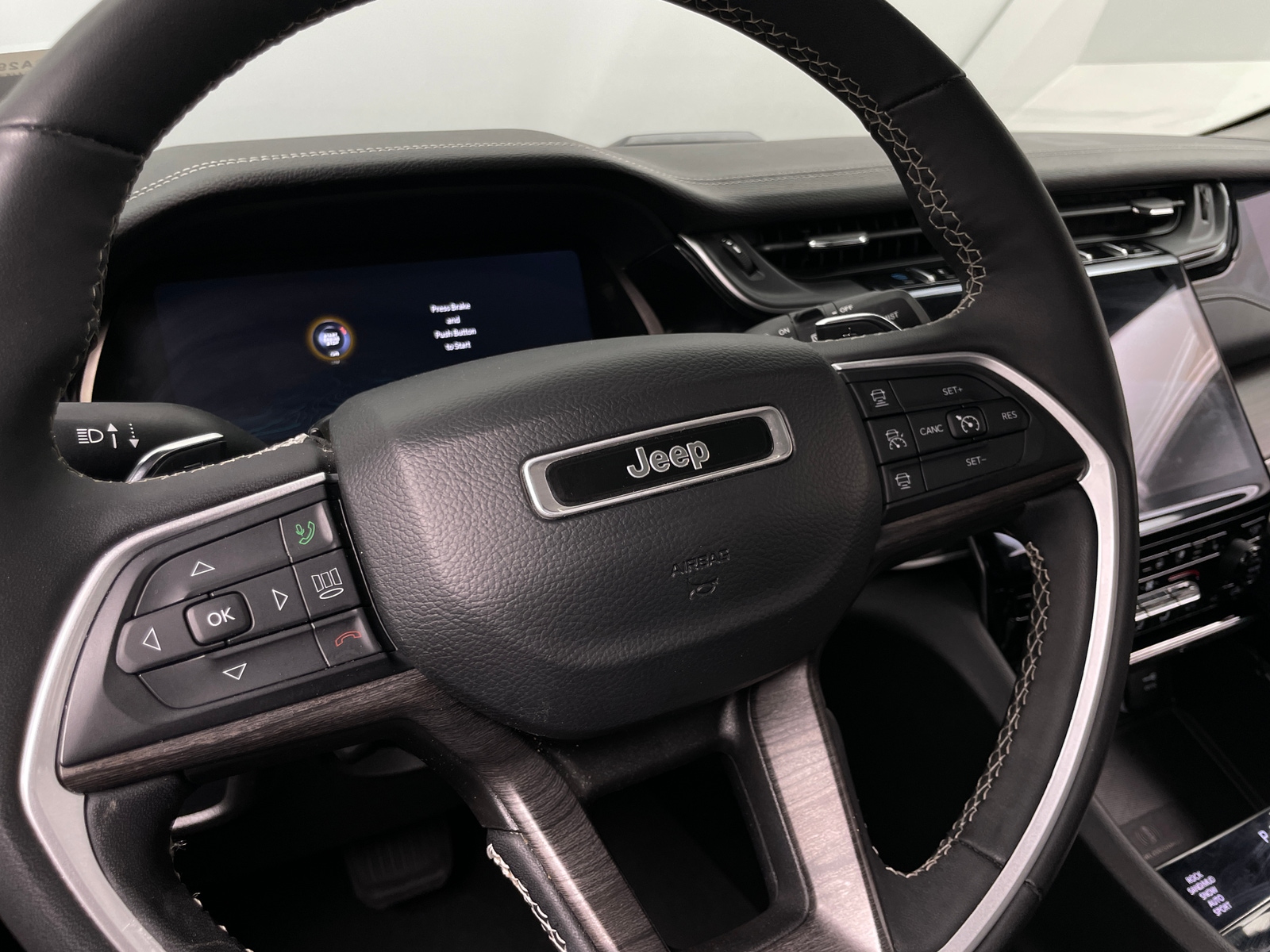 Thumbnail: 2023 Jeep Grand Cherokee - 4