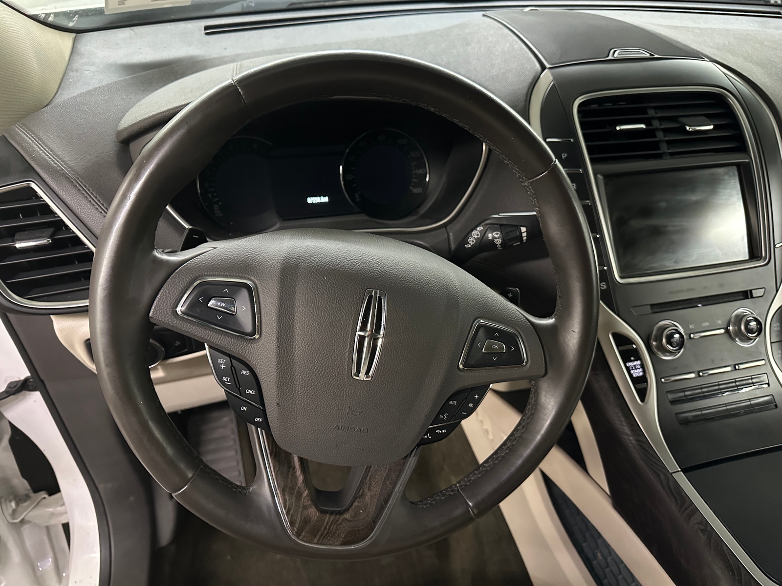 Thumbnail: 2016 Lincoln MKX - 4