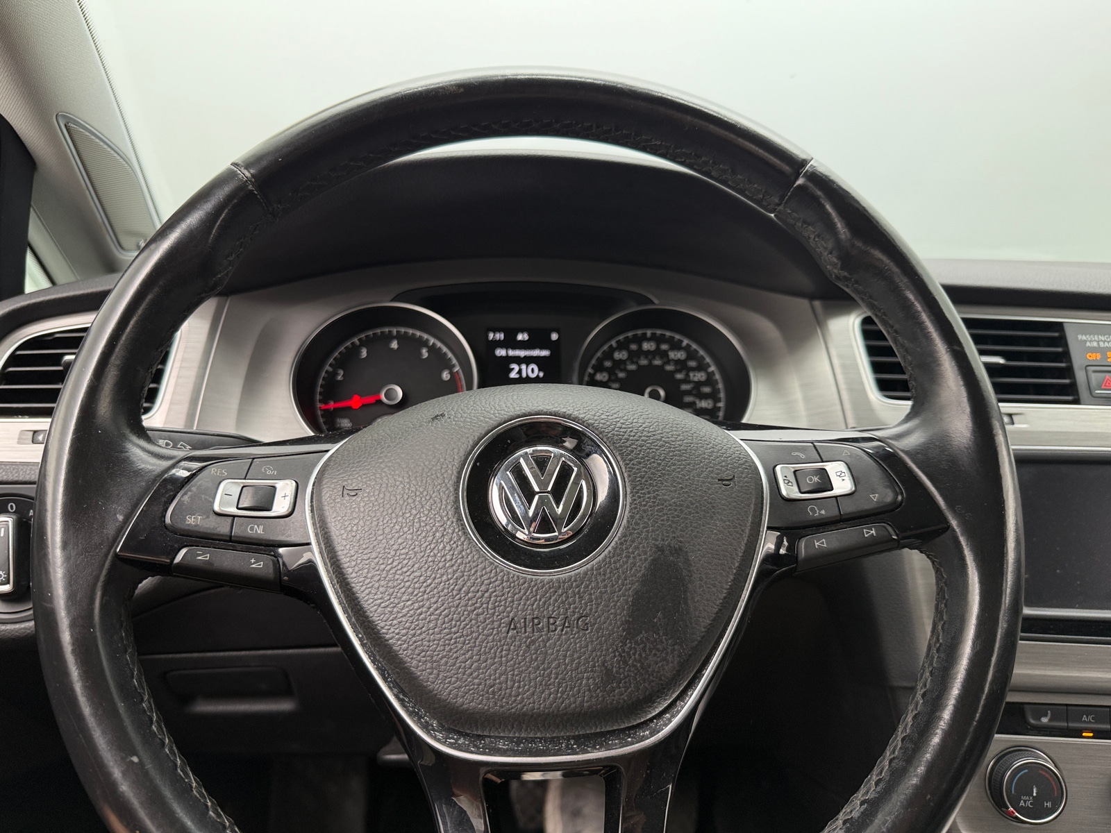 Thumbnail: 2016 Volkswagen Golf - 4