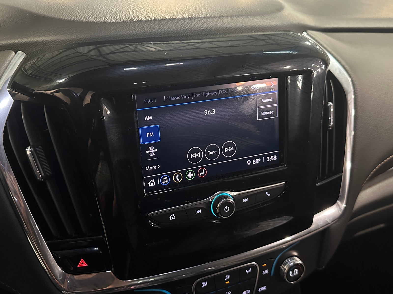 Thumbnail: 2020 Chevrolet Traverse - 4