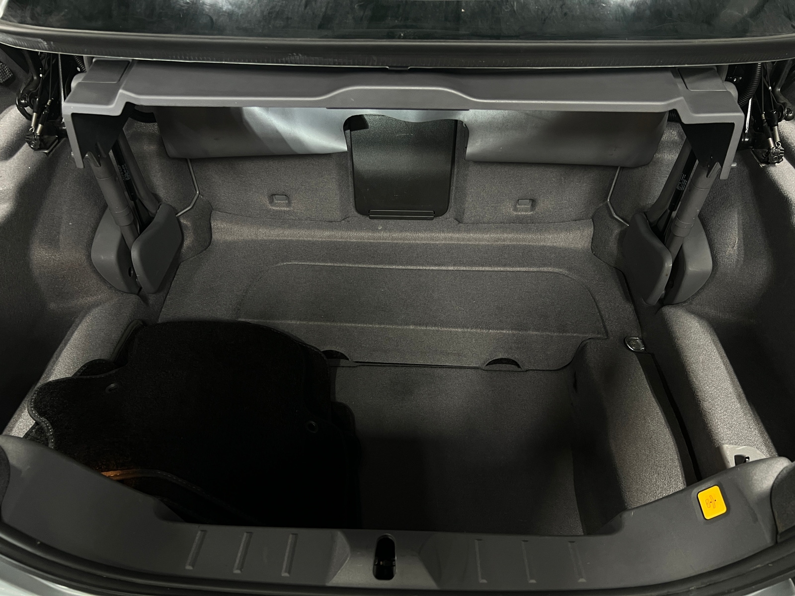 Thumbnail: 2011 Volvo C70 - 6