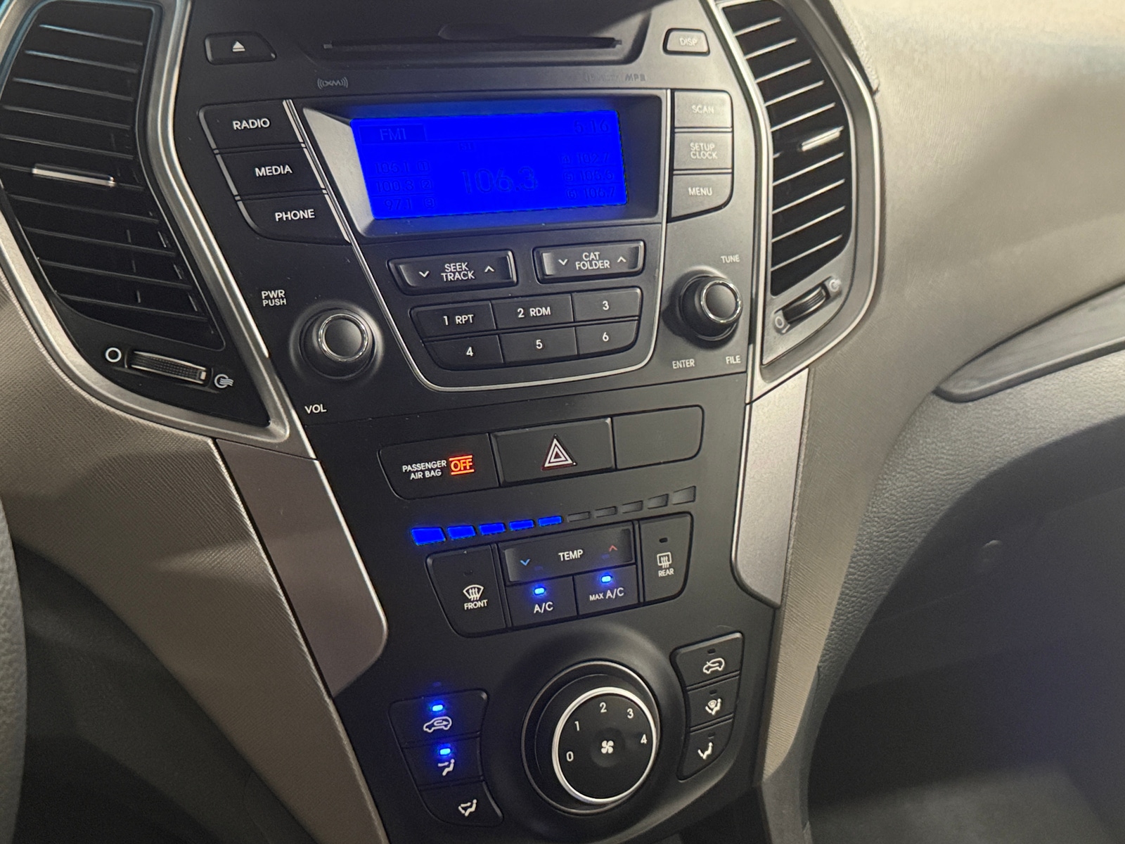 Thumbnail: 2016 Hyundai Santa Fe - 4