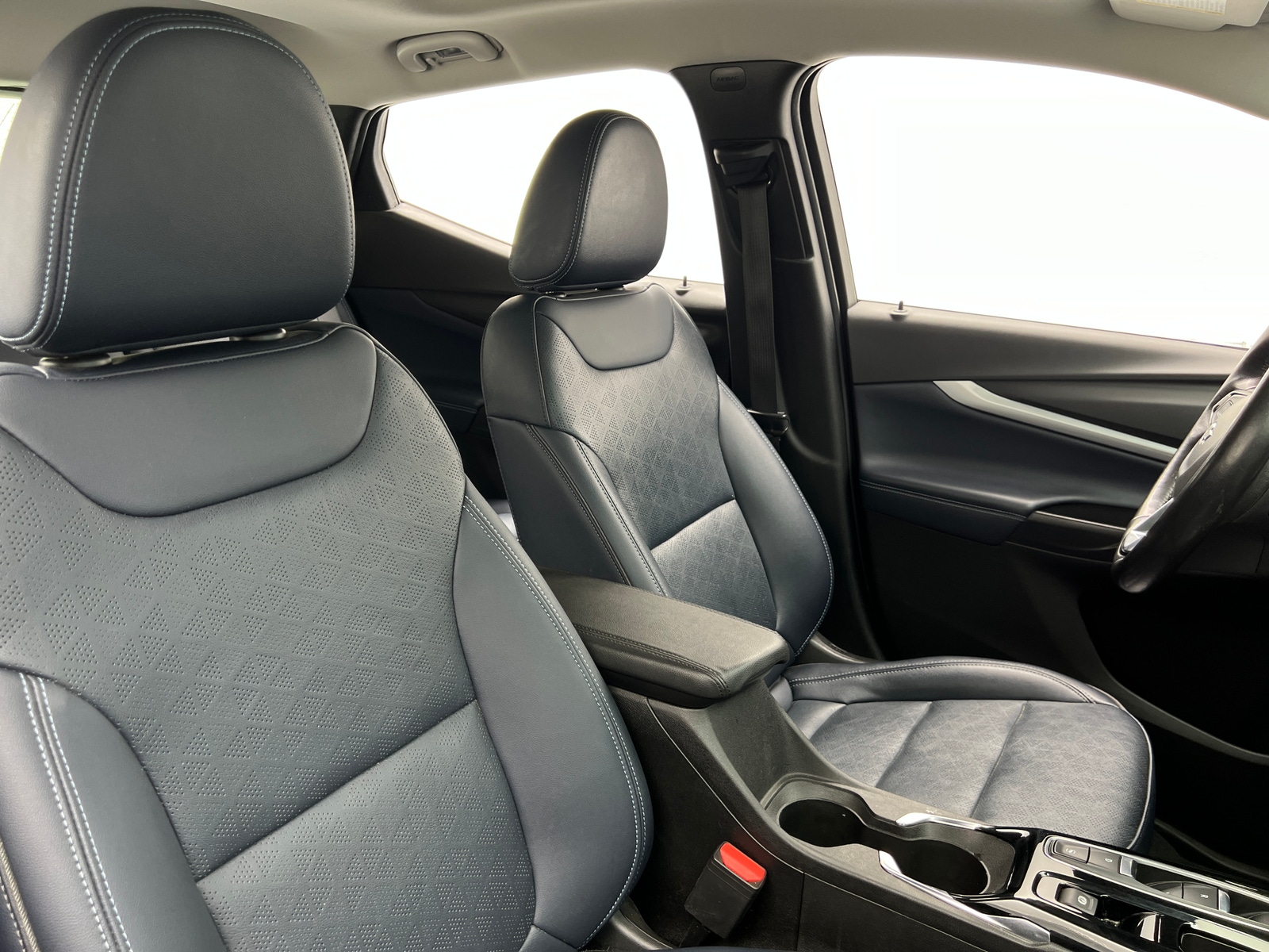 Thumbnail: 2022 Chevrolet Bolt EUV - 2
