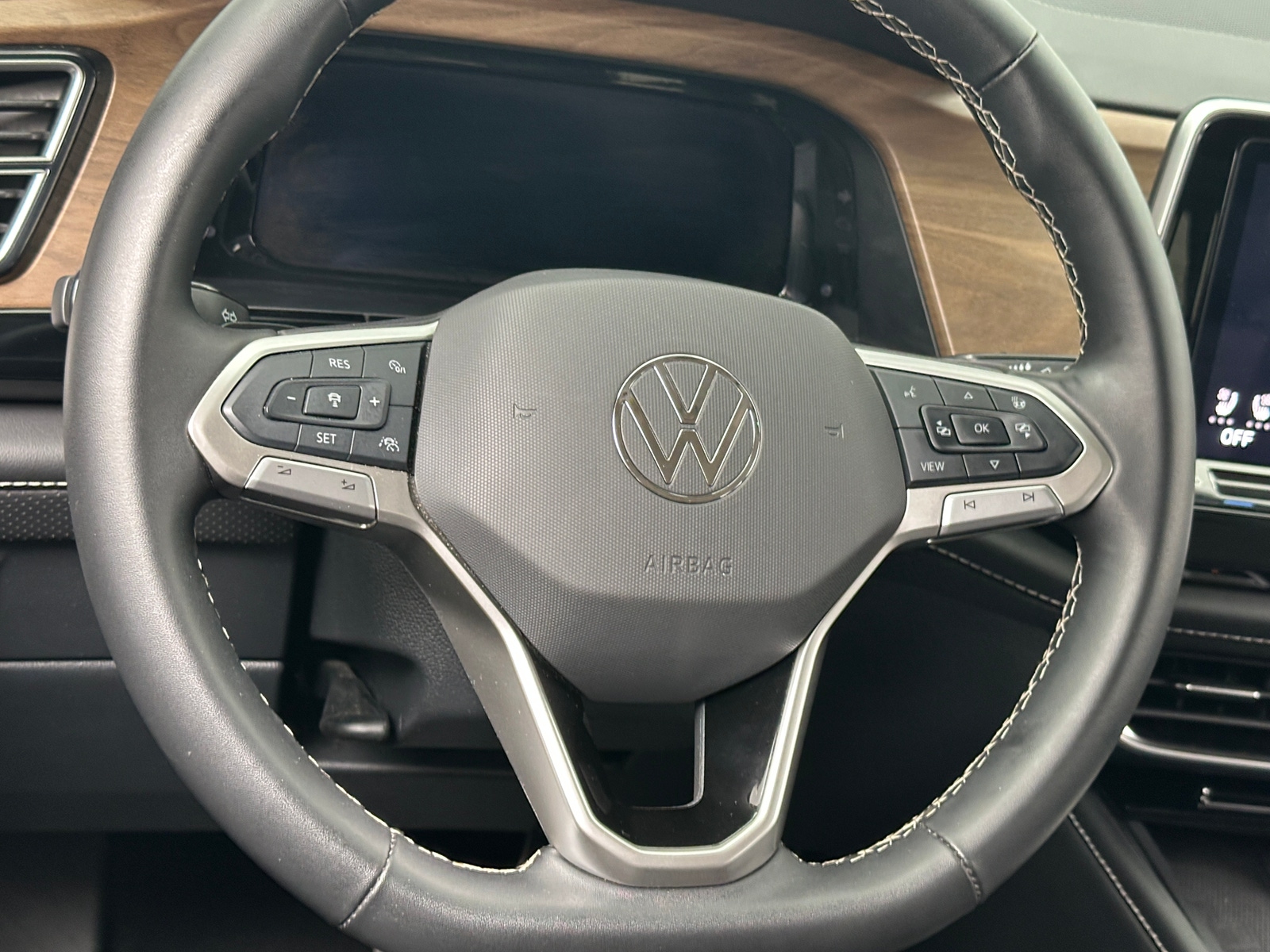 Thumbnail: 2024 Volkswagen Atlas - 4