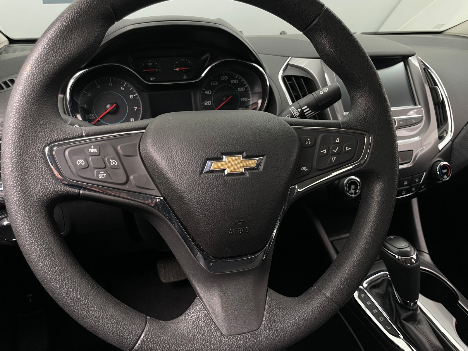 Thumbnail: 2018 Chevrolet Cruze - 5