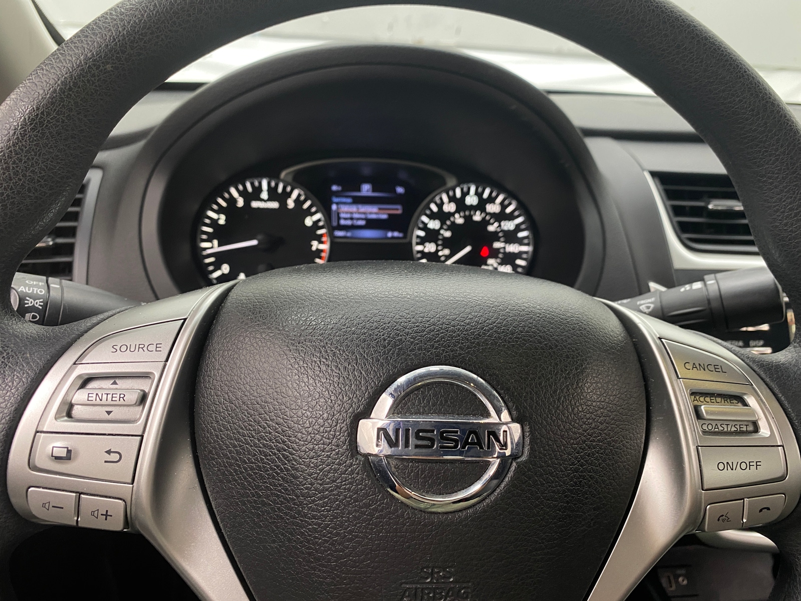 Thumbnail: 2017 Nissan Altima - 5
