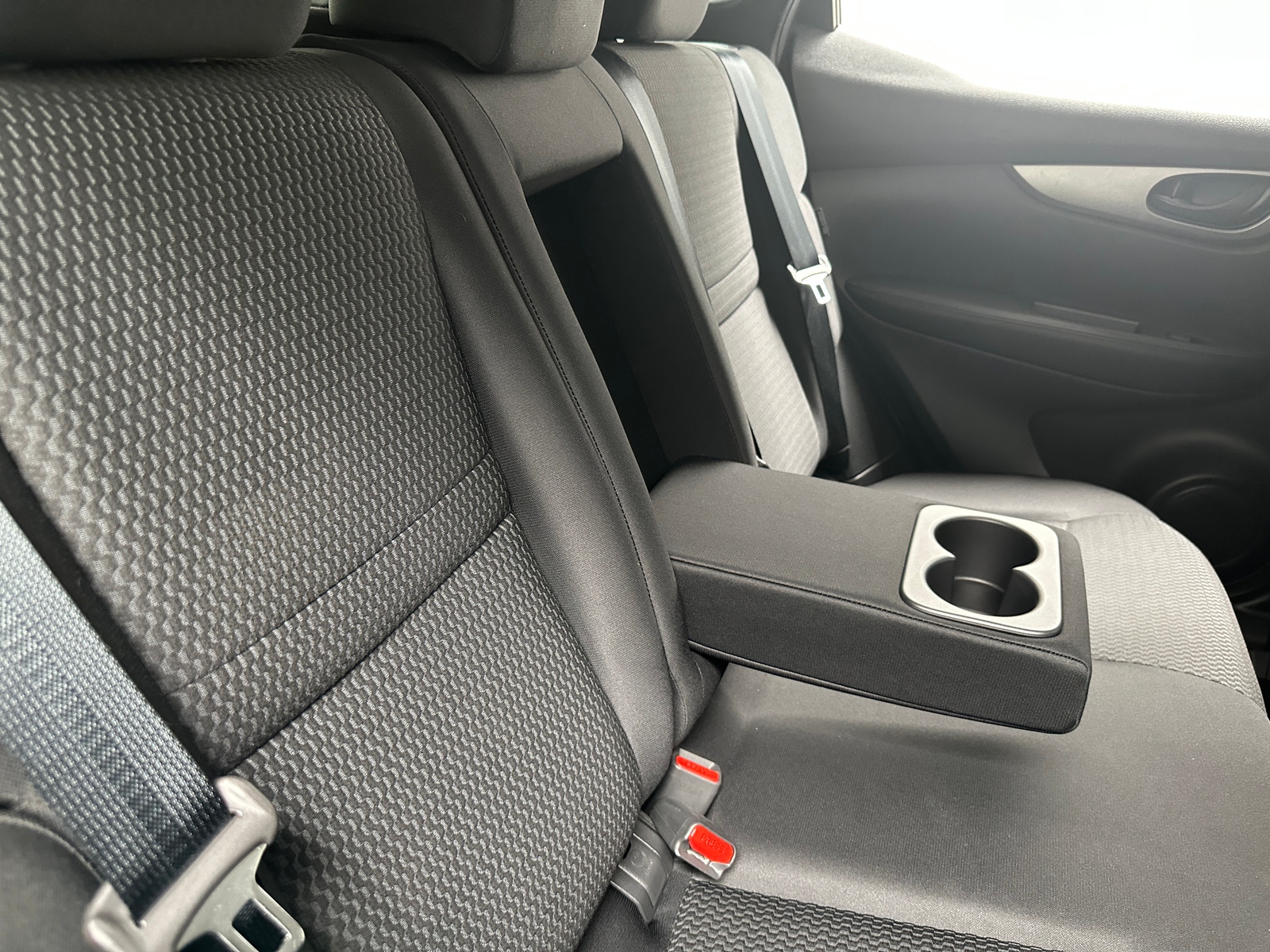 Thumbnail: 2020 Nissan Rogue Sport - 6