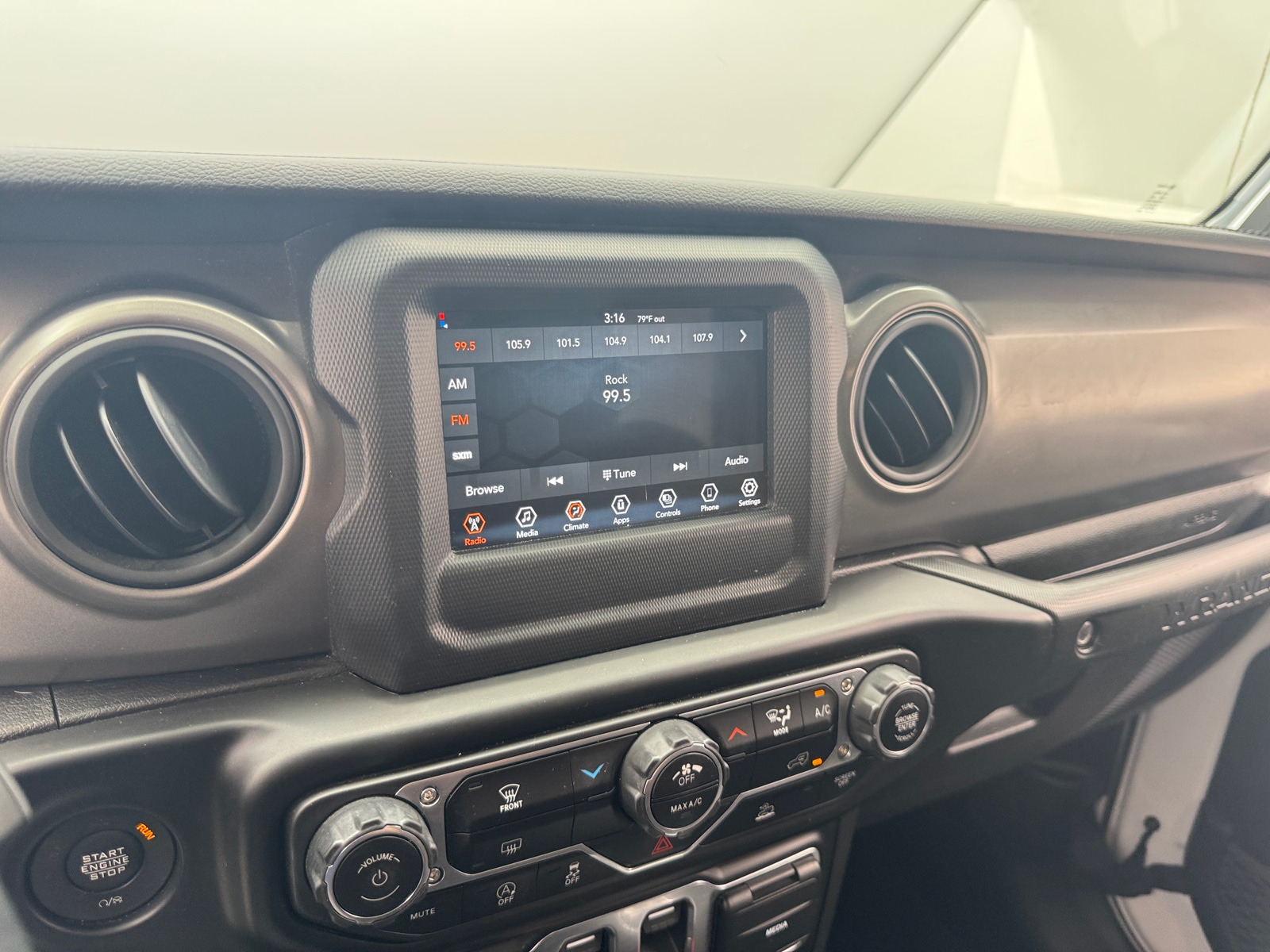 Thumbnail: 2022 Jeep Wrangler - 3