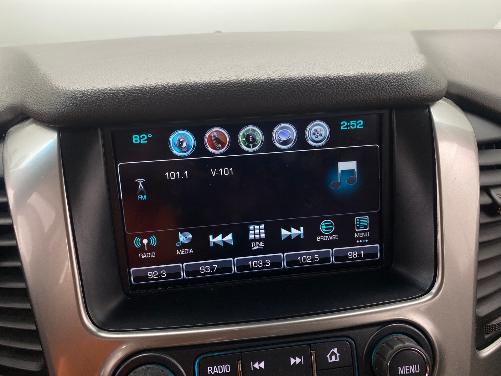 Thumbnail: 2018 Chevrolet Tahoe - 3
