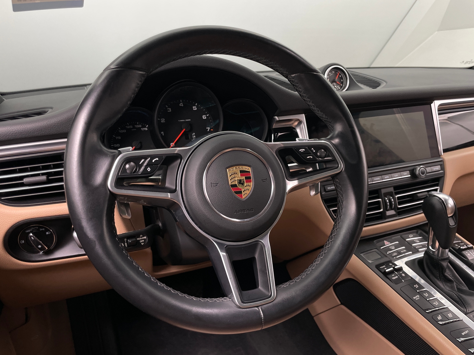 Thumbnail: 2021 Porsche Macan - 4