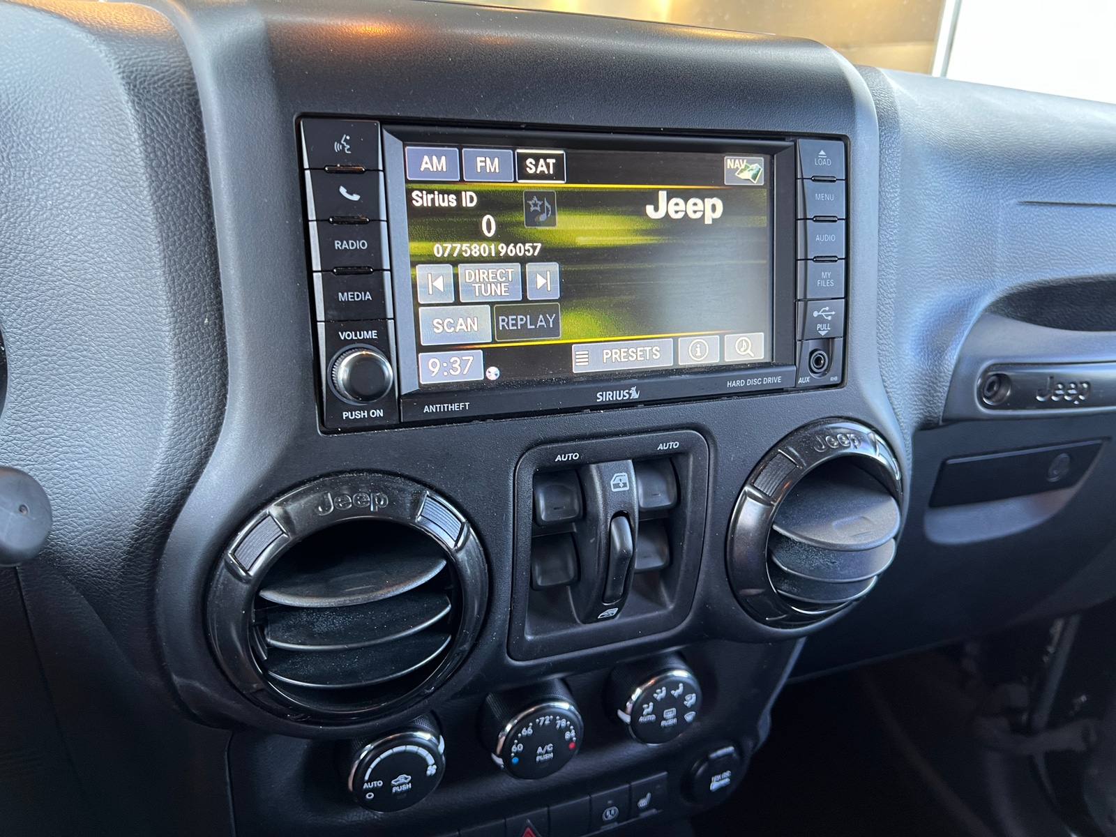 Thumbnail: 2017 Jeep Wrangler - 3