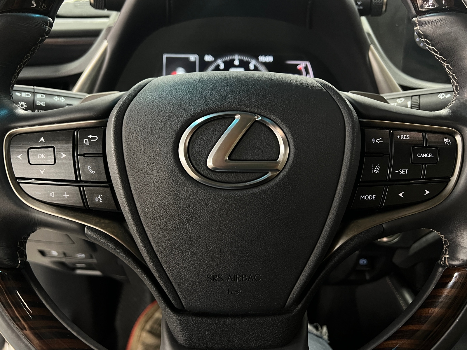 Thumbnail: 2020 Lexus ES - 4