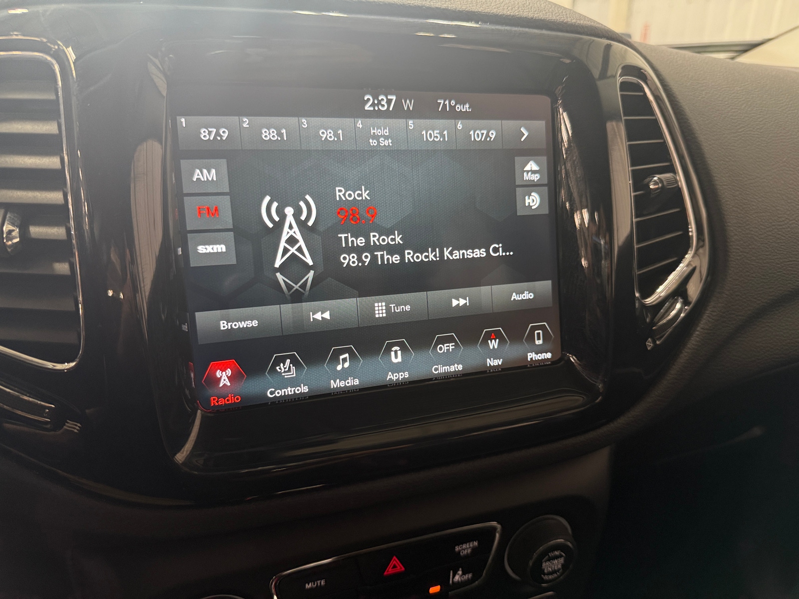 Thumbnail: 2018 Jeep Compass - 3