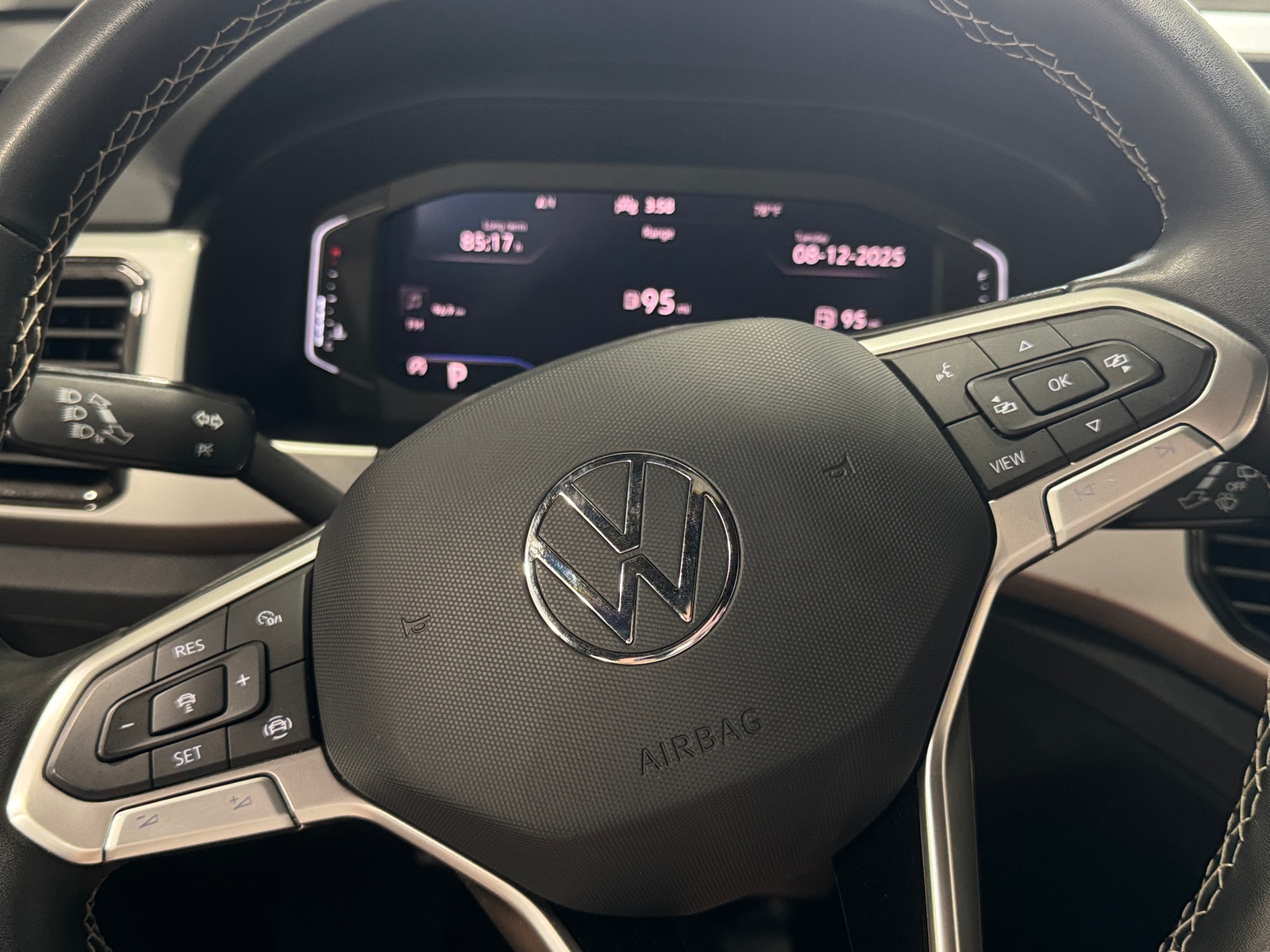 Thumbnail: 2023 Volkswagen Atlas - 5