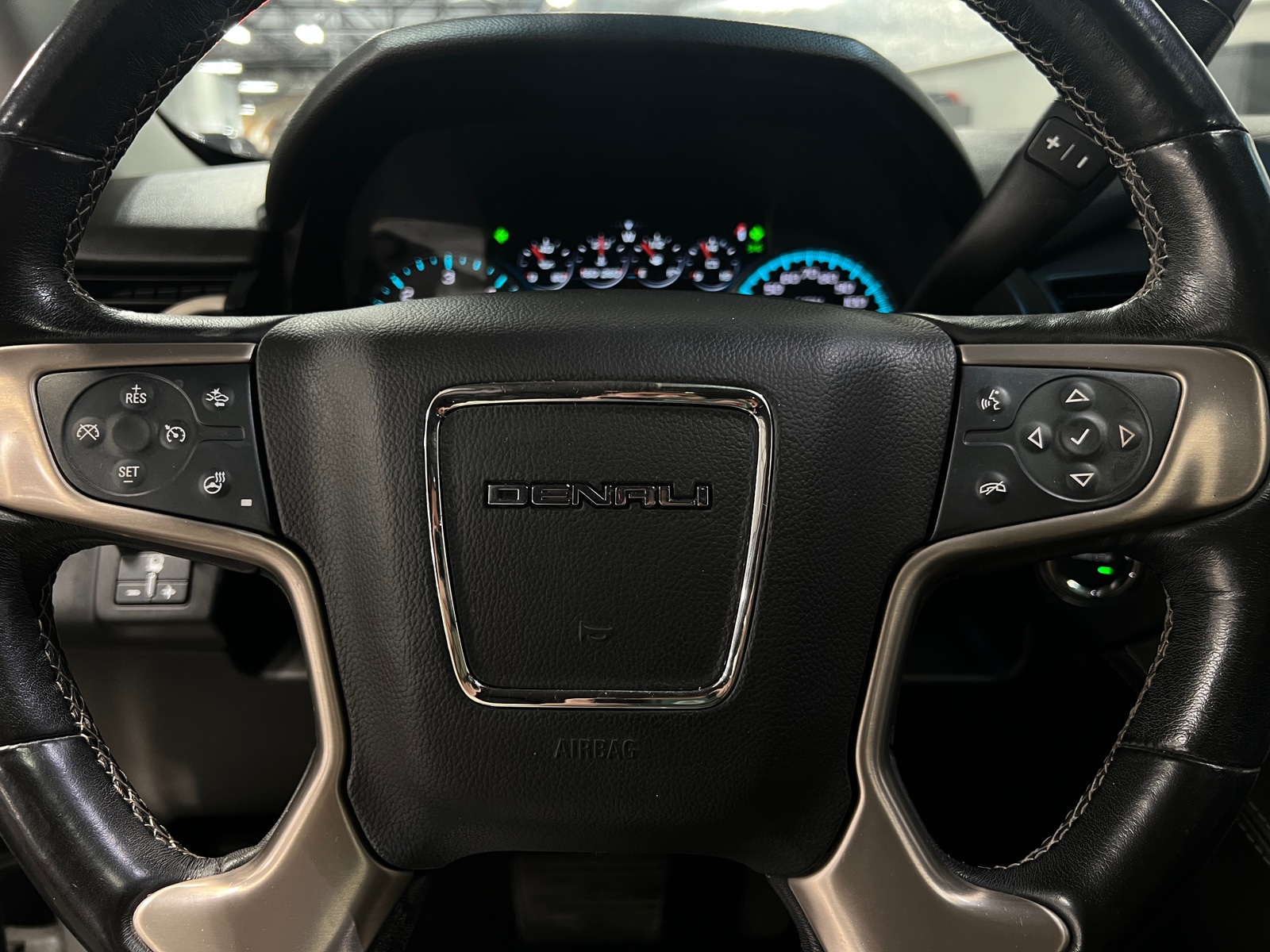 Thumbnail: 2019 GMC Yukon XL - 4