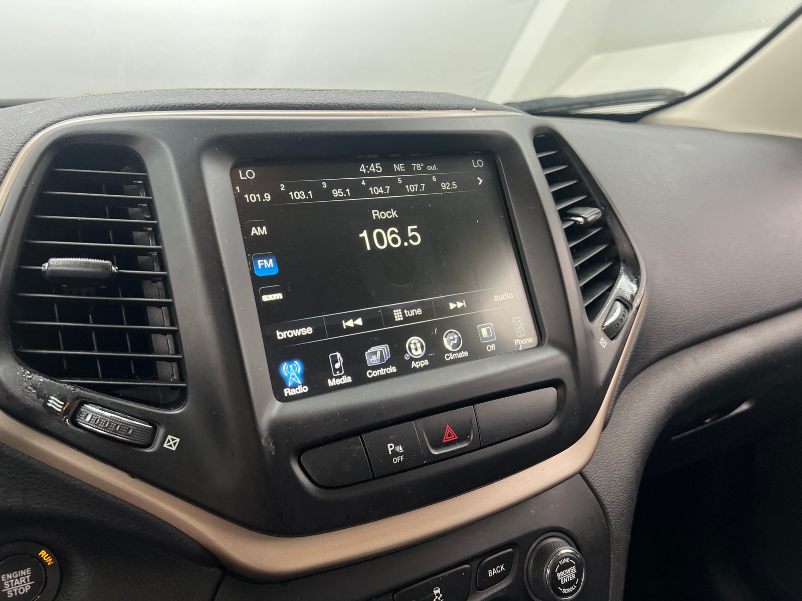 Thumbnail: 2018 Jeep Cherokee - 3