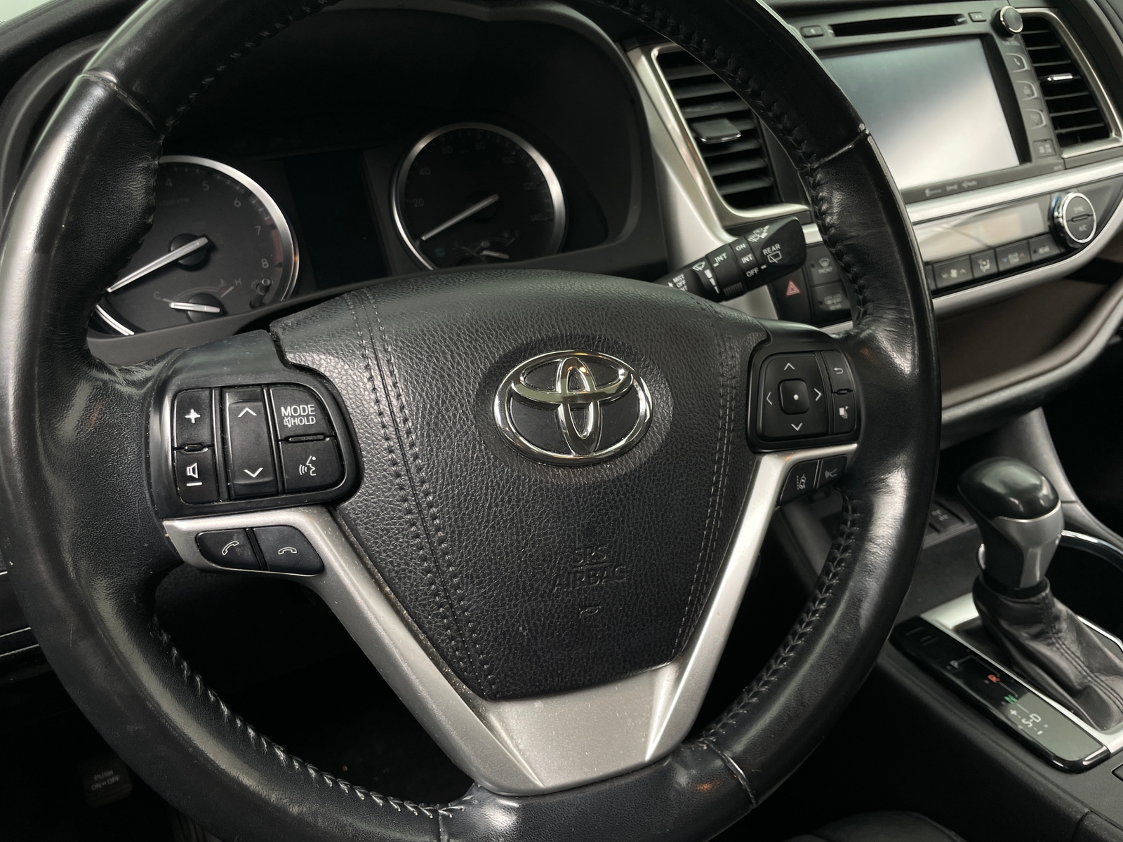 Thumbnail: 2017 Toyota Highlander - 4