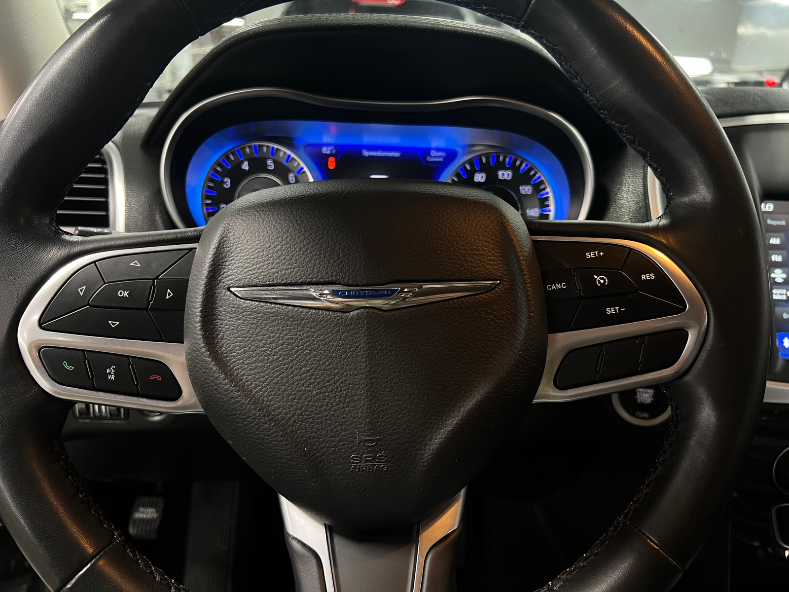 Thumbnail: 2022 Chrysler 300 - 4