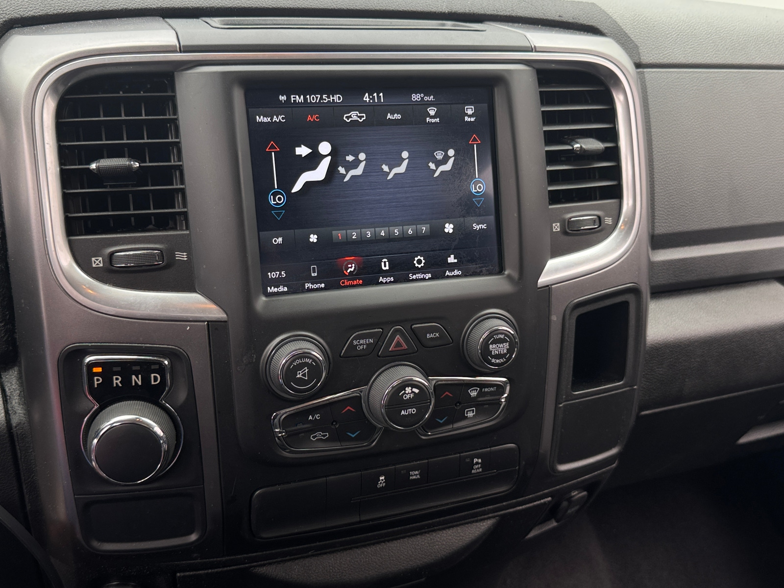 Thumbnail: 2019 RAM 1500 Classic - 4