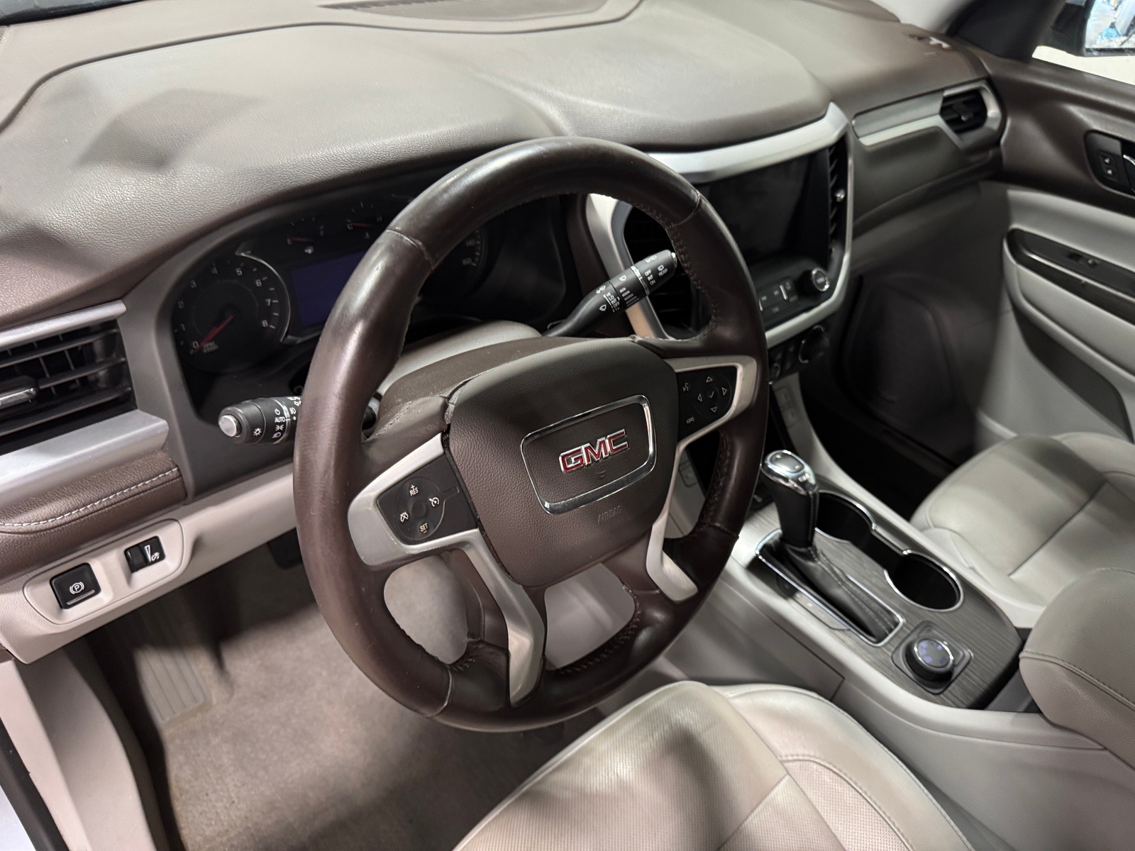 Thumbnail: 2017 GMC Acadia - 2