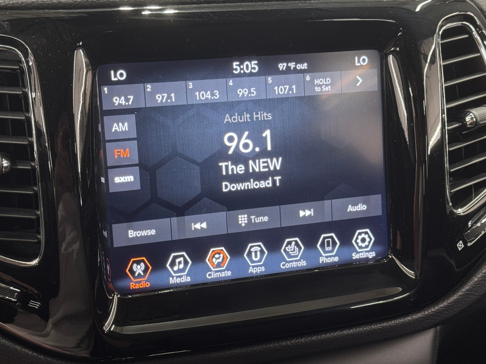 Thumbnail: 2019 Jeep Compass - 3