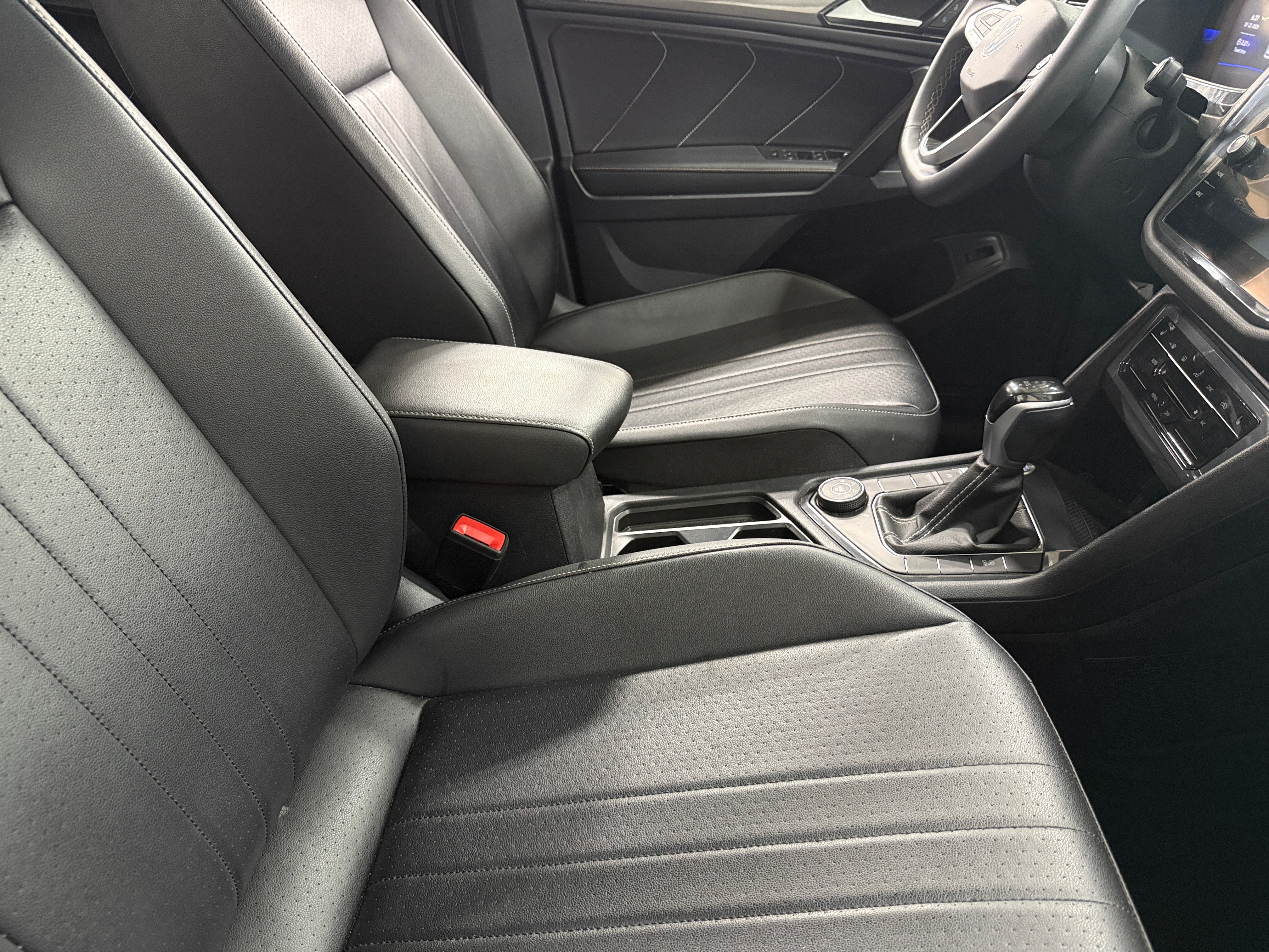 Image of 2022 Volkswagen Tiguan SE 4MOTION